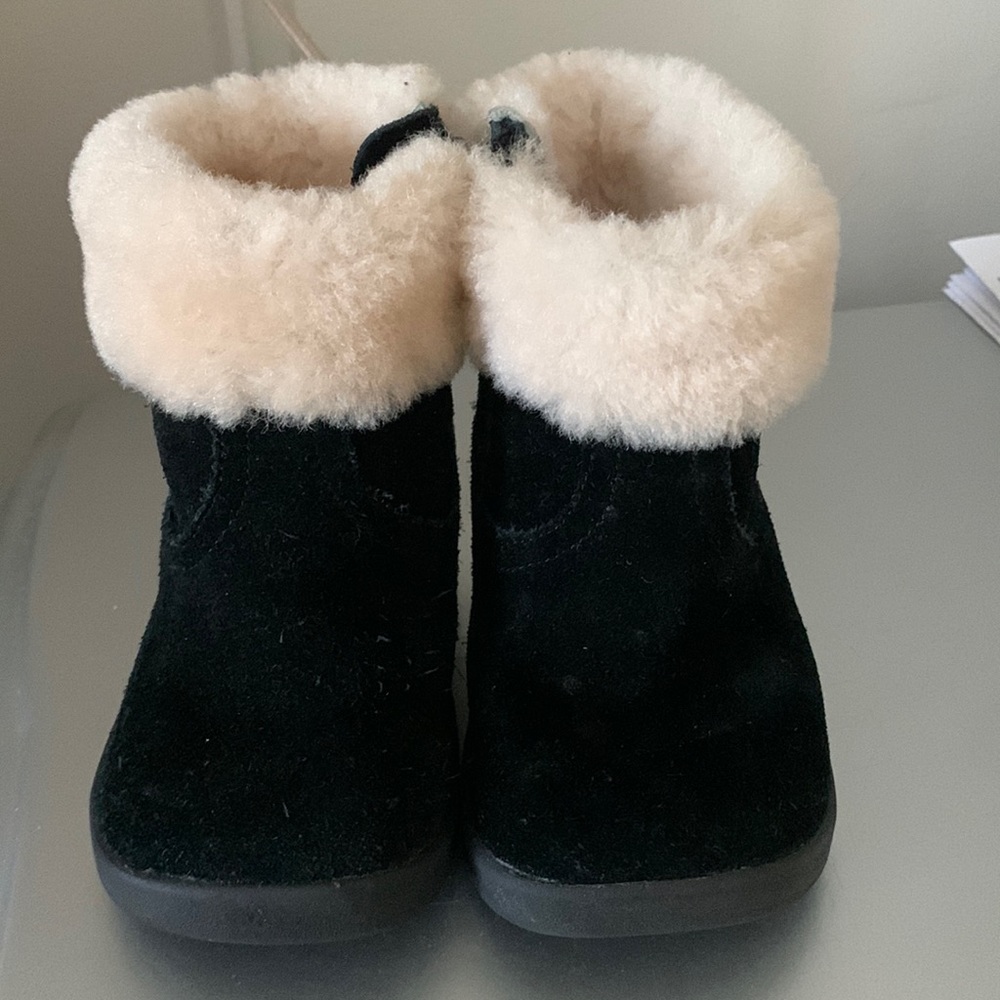 New UGG Black Suede Boots sz 4/5